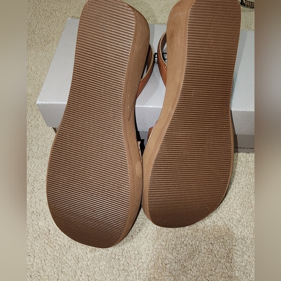 ** BRAND NEW**The Kenneth Cole Reaction Cognac - Picture 3 of 4